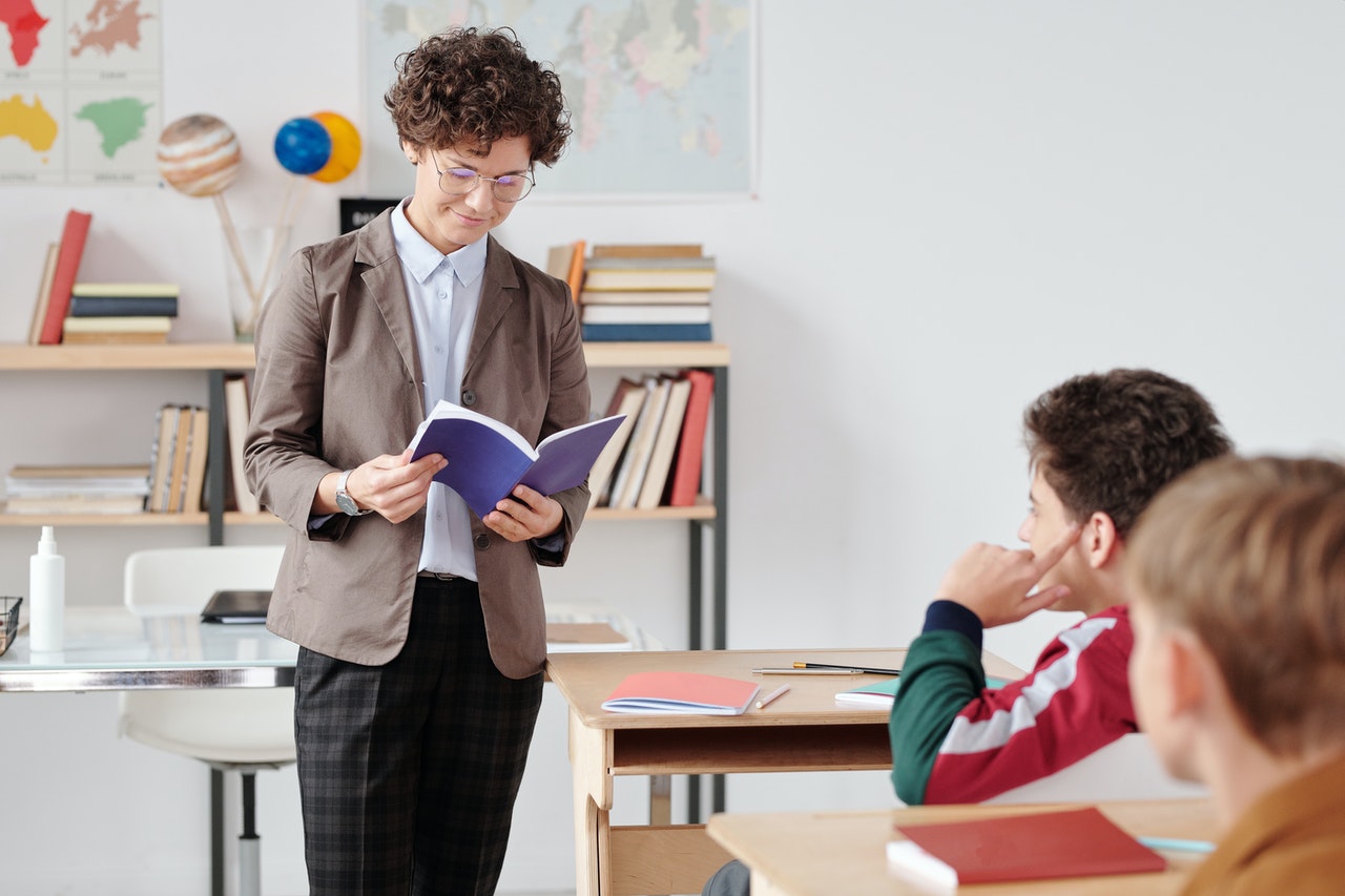 PROGRAME DE CONVERSIE PROFESIONALĂ PENTRU CADRELE DIDACTICE DIN ÎNVĂȚĂMÂNTUL PREUNIVERSITAR