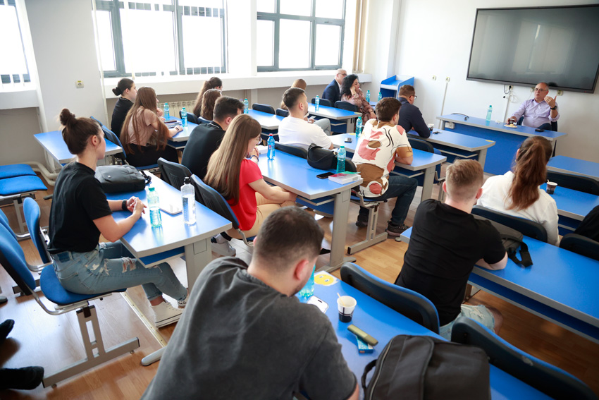A început sesiunea de vară la Universitatea Internațională Danubius