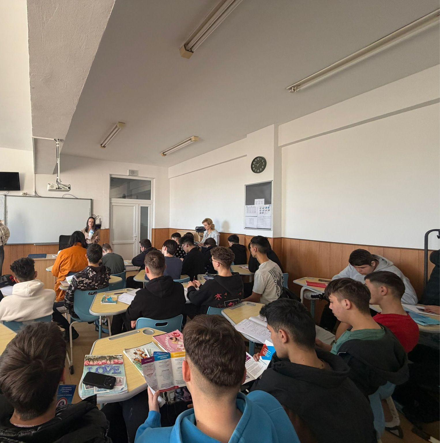 Întâlniri informative privind programele Universității Internaționale Danubius în liceele din Focșani